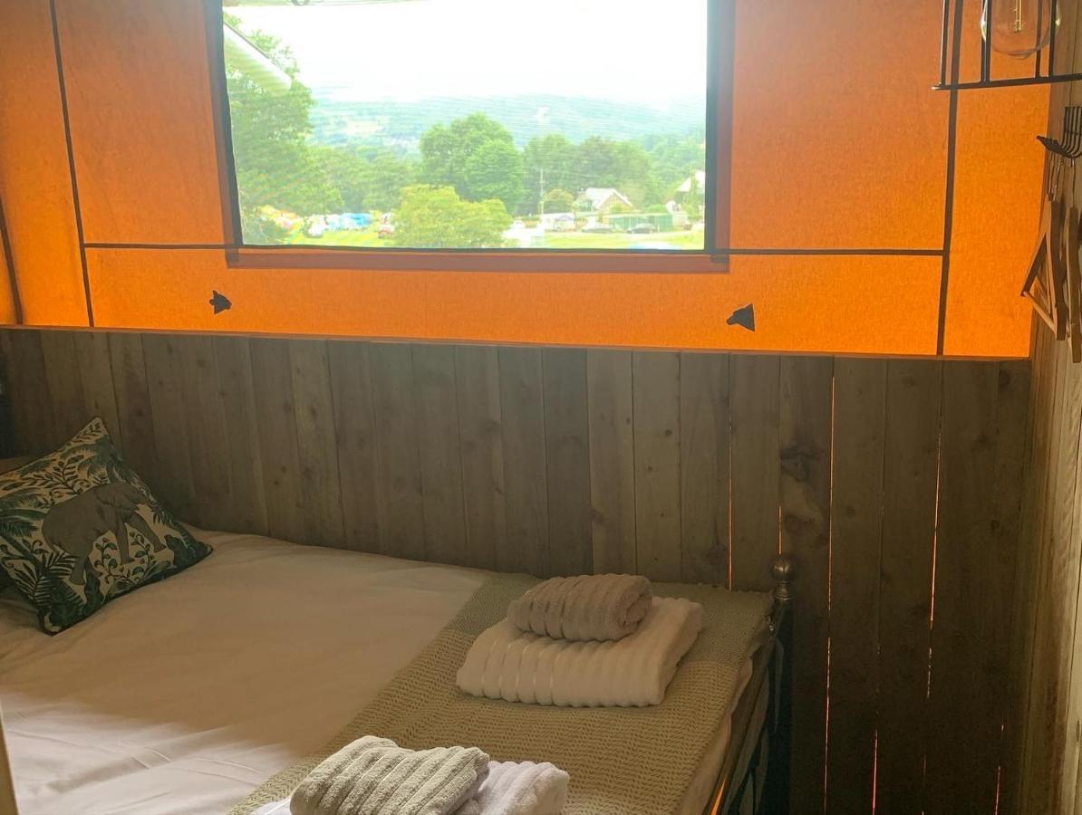 Mountain View Safari Tent With Hot Tub In The Heart Of Snowdonia Dolgellau Bagian luar foto